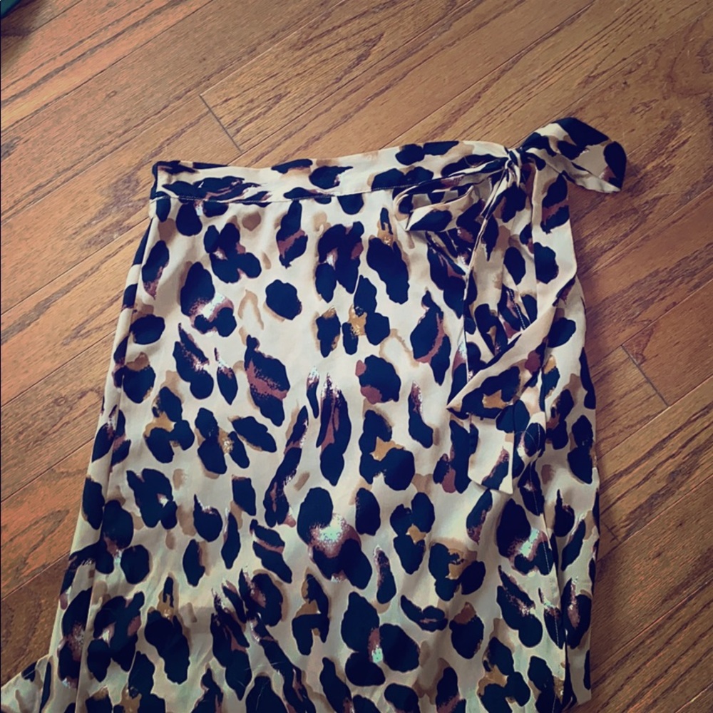 BLOW OUT SALE. cheetah wrap skirt size medium. $10